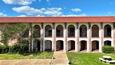 5120 Bayou Blvd, Pensacola, FL for rent Building Photo- Image 1 of 10