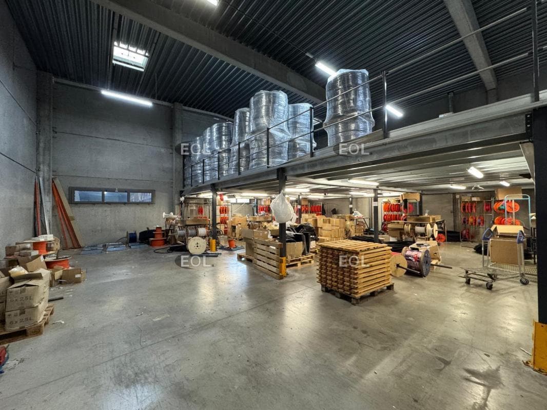 Light Industrial in Bussy-Saint-Georges for sale Interior Photo- Image 1 of 9