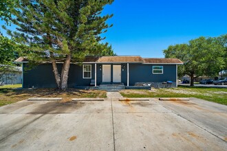 15049 A and B Topaz Ln, Clearwater, FL for sale Primary Photo- Image 1 of 3