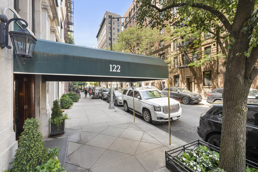 122 E 82nd St, New York, NY for sale - Building Photo - Image 1 of 1