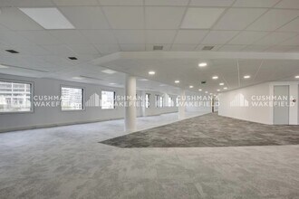 Office in Puteaux to rent Interior Photo- Image 1 of 4