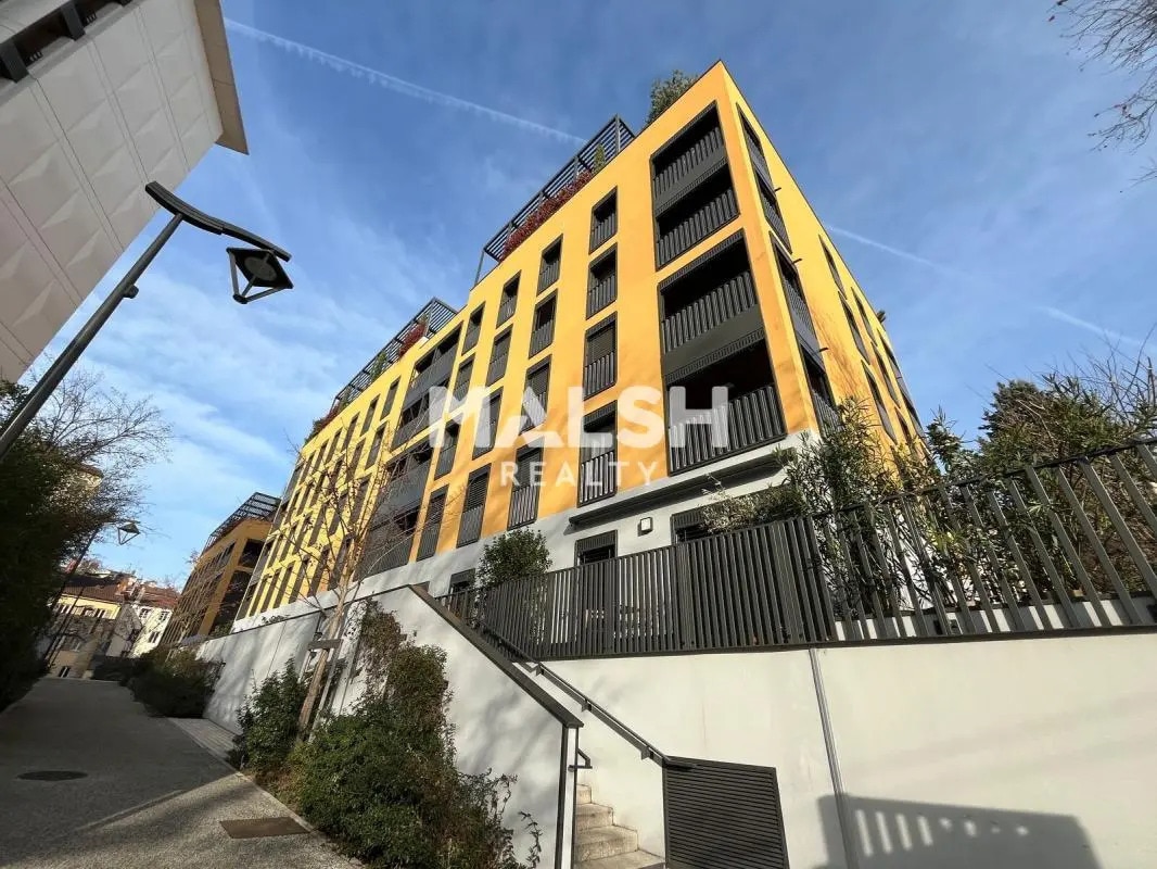 Office in Lyon for sale Building Photo- Image 1 of 20