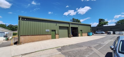 Plummers Plain, Horsham to rent Interior Photo- Image 2 of 3