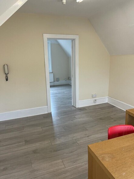 16-18 Pampisford Rd, Purley to rent - Building Photo - Image 3 of 9