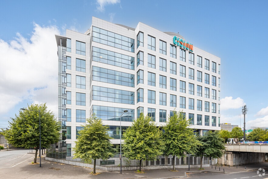 10 Avenue Du Stade De France, Saint-Denis to rent - Primary Photo - Image 1 of 2