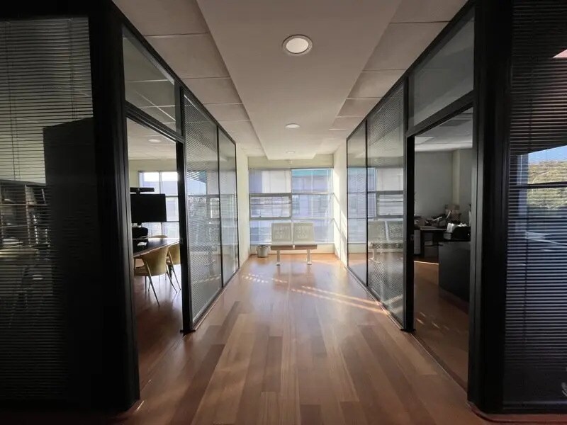 Location Commerce 94 m² - Photo 1