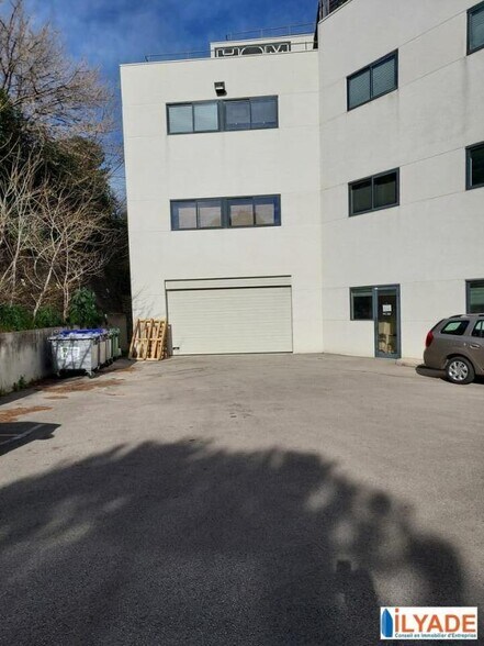 Light Industrial in Marseille to rent - Building Photo - Image 3 of 3