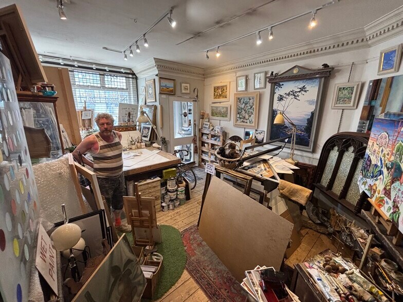 The Green, Datchet for sale - Interior Photo - Image 3 of 5