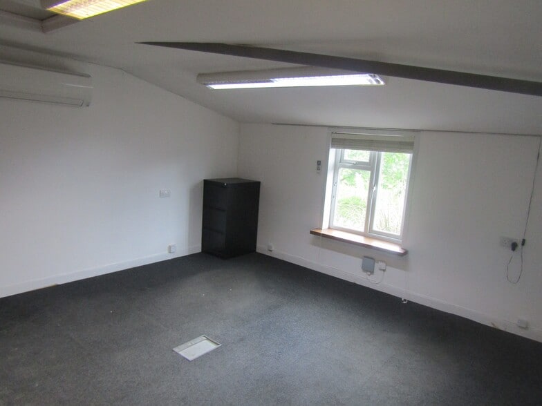 Bourne End, Bedford to rent - Building Photo - Image 3 of 4
