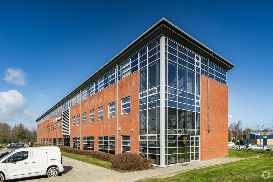 North Rd, Ellesmere Port to rent - Building Photo - Image 3 of 6