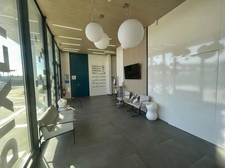 Office in Avignon to rent - Building Photo - Image 3 of 6