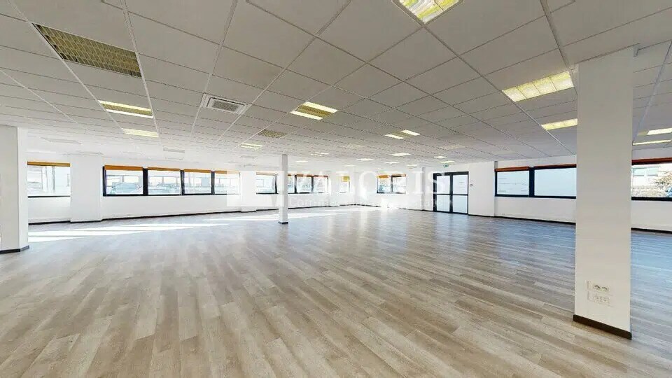 Office in Saint-Priest to rent Building Photo- Image 1 of 12