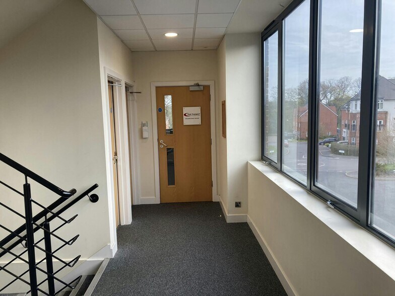 Bell Ln, Amersham for sale - Interior Photo - Image 3 of 9