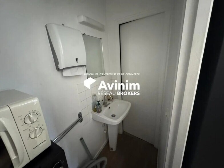 Industrial in Stains to rent - Interior Photo - Image 3 of 3