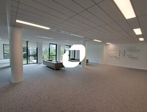 2 Avenue De La Gare, Montigny-le-Bretonneux to rent Interior Photo- Image 1 of 6