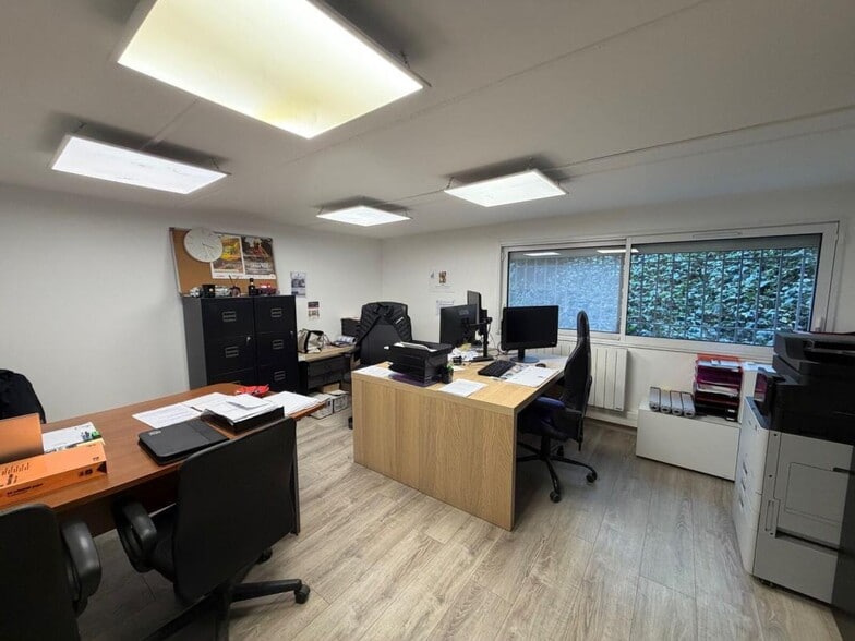 Light Industrial in Brignais for sale - Interior Photo - Image 3 of 7
