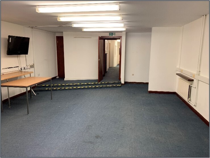 16 Eglinton St, Irvine for sale - Building Photo - Image 3 of 5