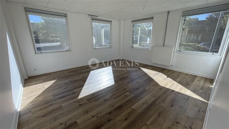 Light Industrial in Lognes to rent - Interior Photo - Image 3 of 11