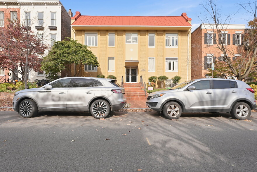 320 Constitution Ave NE, Washington, DC for sale - Building Photo - Image 1 of 10