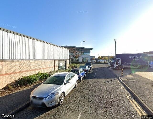 402-405 Montrose Ave, Slough to rent - Building Photo - Image 3 of 3