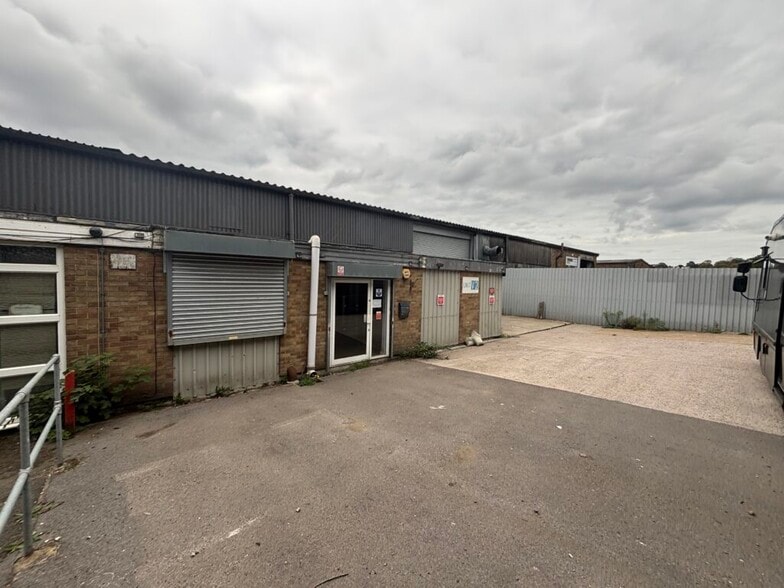 Hazel Rd, Southampton to rent - Building Photo - Image 1 of 5