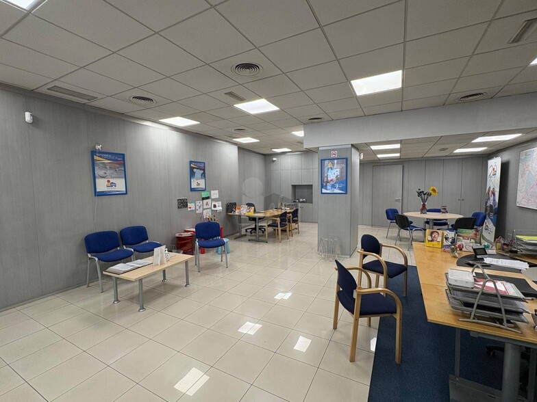 Retail in Madrid, Madrid to rent - Interior Photo - Image 2 of 2