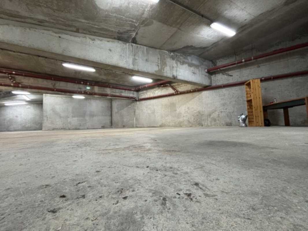 Office in Courbevoie to rent Building Photo- Image 1 of 16
