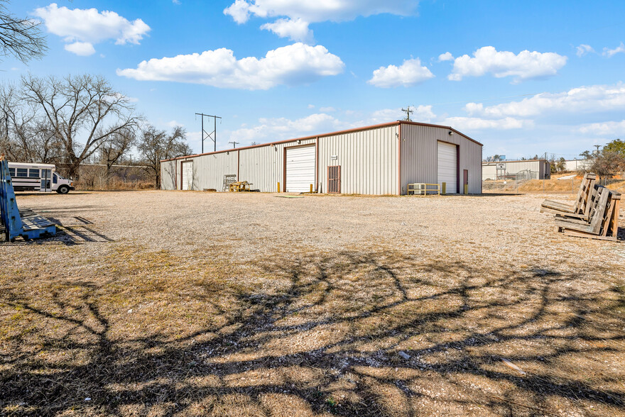 139 Samuel Dr, Weatherford, TX for sale - Building Photo - Image 1 of 1