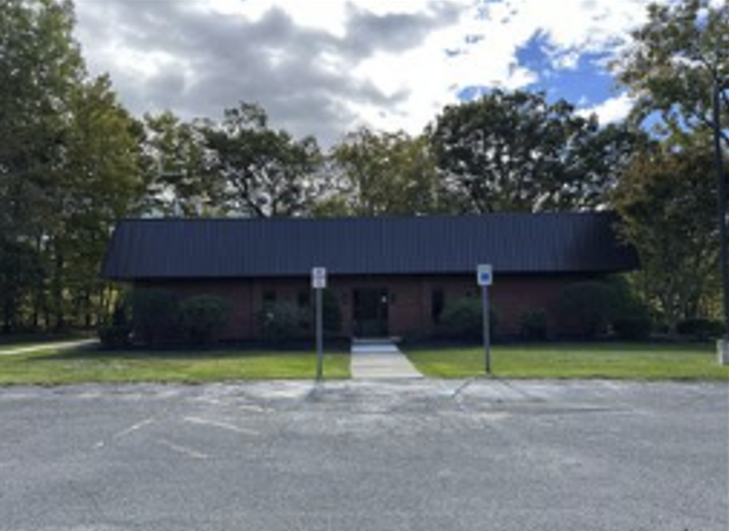 521 Vischer Ferry Rd, Clifton Park, NY for rent - Building Photo - Image 1 of 3