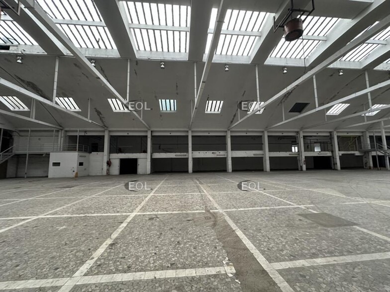 Industrial in La Courneuve to rent - Building Photo - Image 3 of 6