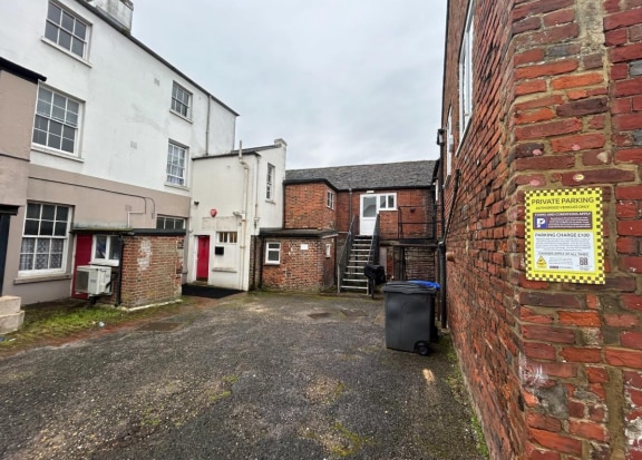 22 Hawks Ln, Canterbury for sale - Building Photo - Image 1 of 1