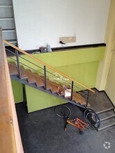 Retail in Madrid, Madrid to rent Interior Photo- Image 2 of 11