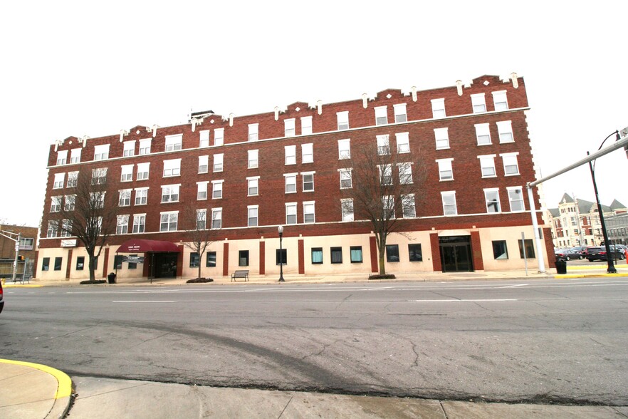 300 E Broadway, Logansport, IN for rent - Building Photo - Image 1 of 11