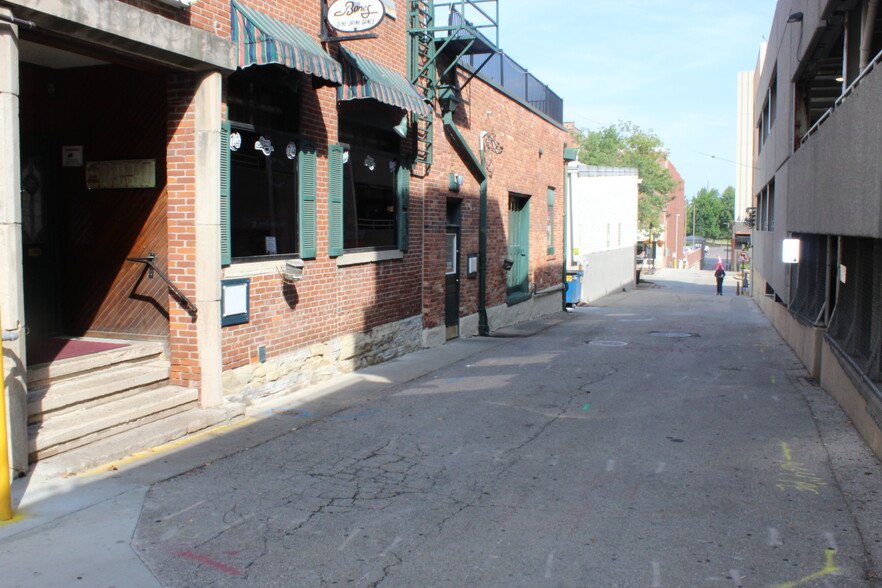 210 Commercial Way, Jefferson City, MO for sale - Building Photo - Image 2 of 24