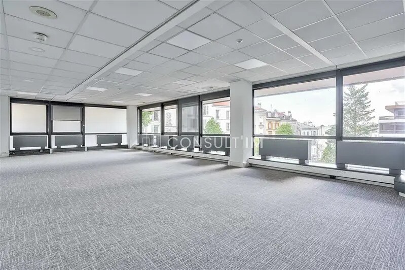 Office in Saint-Cloud to rent Interior Photo- Image 1 of 9