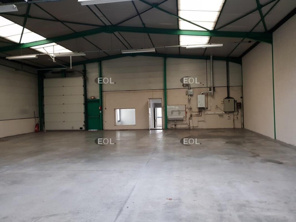 Location Local d'activités 380 m² - Photo 1