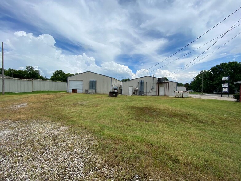 700-702 N Hinckley St, Holdenville, OK for sale - Primary Photo - Image 3 of 15