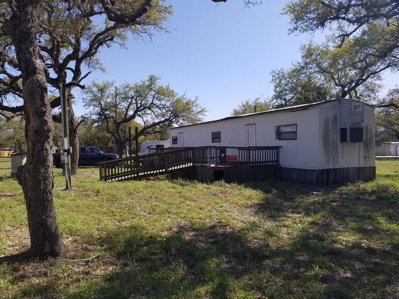 801 W Market St, Rockport, TX for sale - Building Photo - Image 1 of 8