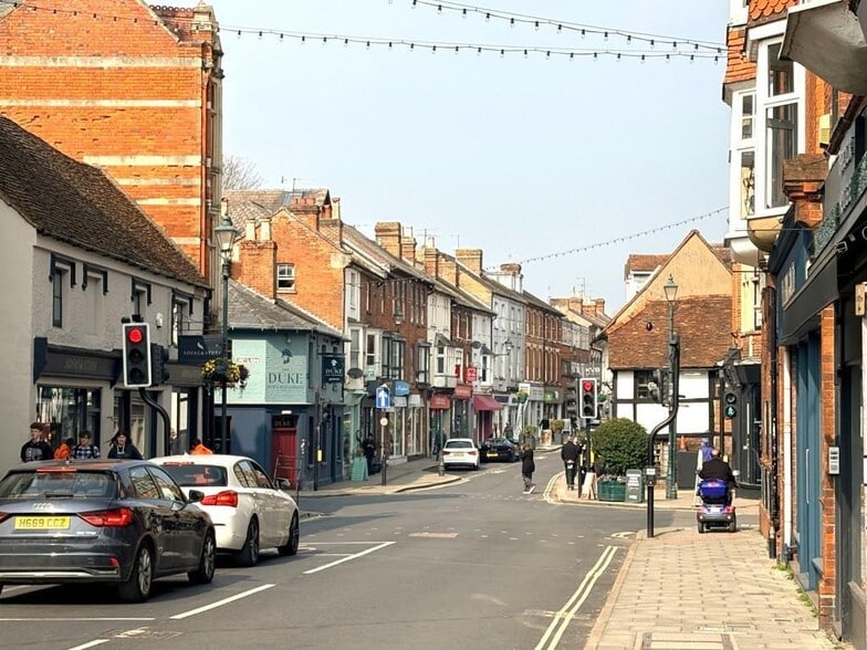 7 Reading Rd, Henley On Thames to rent - Building Photo - Image 3 of 4