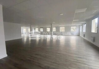 Office in Champigny-sur-Marne to rent Interior Photo- Image 1 of 1
