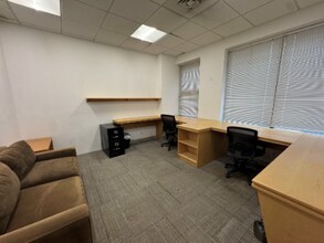 43-24 21st St, Long Island City, NY to rent Interior Photo- Image 2 of 2