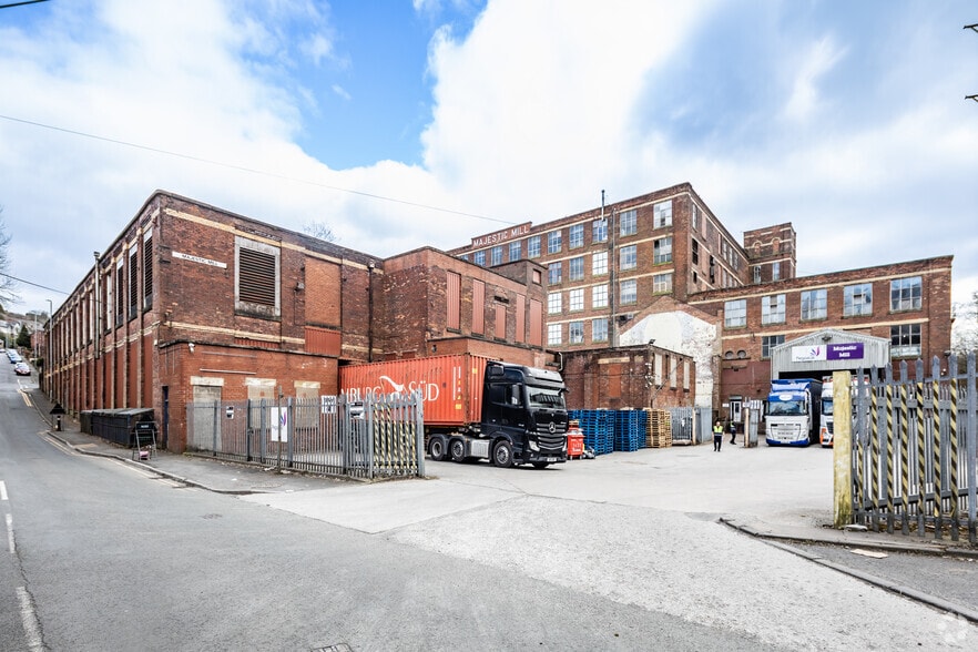 Greenacres Rd, Oldham for sale - Primary Photo - Image 1 of 1
