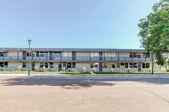 10255 E 25th Ave, Aurora, CO to rent Interior Photo- Image 2 of 7
