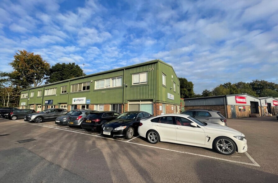 Bridge Rd, Haywards Heath for sale - Primary Photo - Image 1 of 1