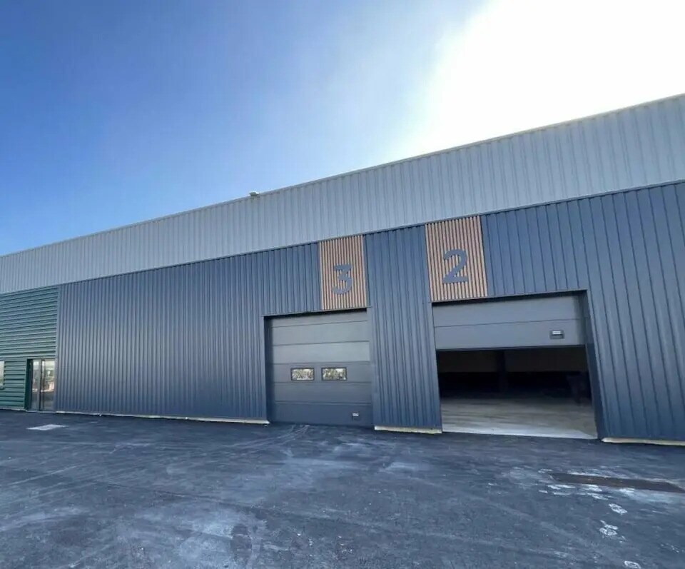 Vente Local d'activités 424 m² - Photo 1