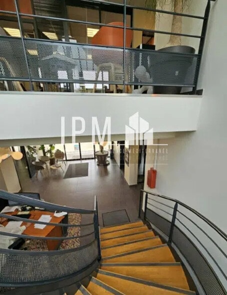 Office in Solliès-Ville to rent - Interior Photo - Image 2 of 5