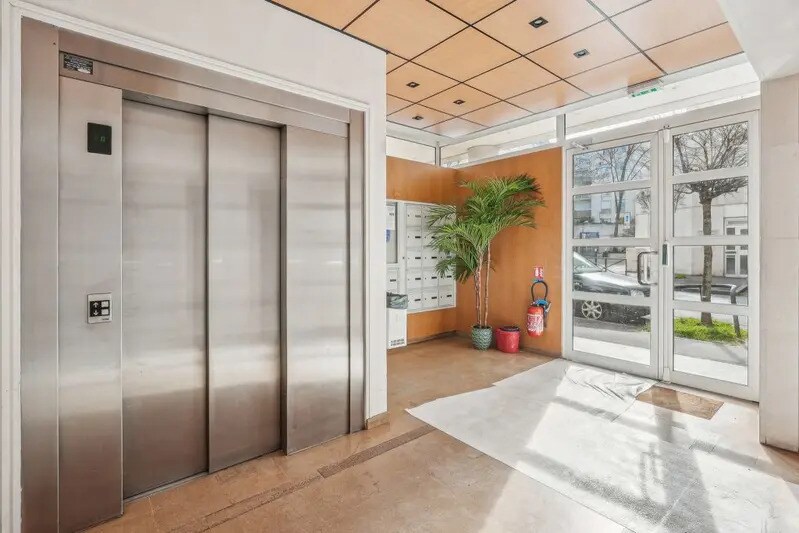 19 Rue Diderot, Issy-les-Moulineaux to rent - Lobby - Image 2 of 12
