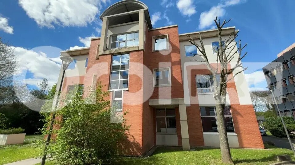 Location Bureaux 667 m² - Photo 1