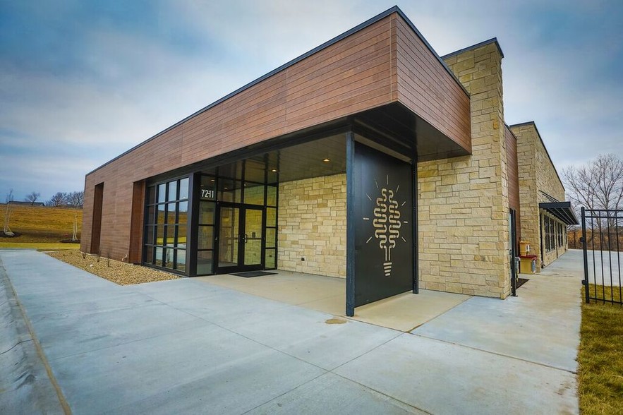 84th & HWY 2, Lincoln, NE for sale - Construction Photo - Image 1 of 1