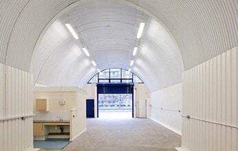 Raymouth Rd, London to rent Interior Photo- Image 2 of 2